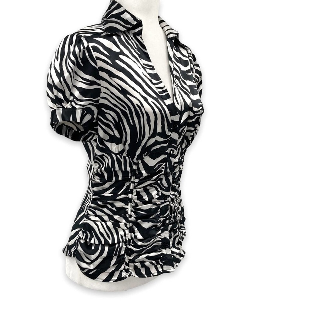 Guess Jeans Zebra Print Silky Short Sleeve Button Front Ruched Collared Blouse - Picture 2 of 14